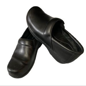 L.L. Bean Size 6 Women's Black Leather Comfort Clogs Shoes Slip On Nurse Nursing